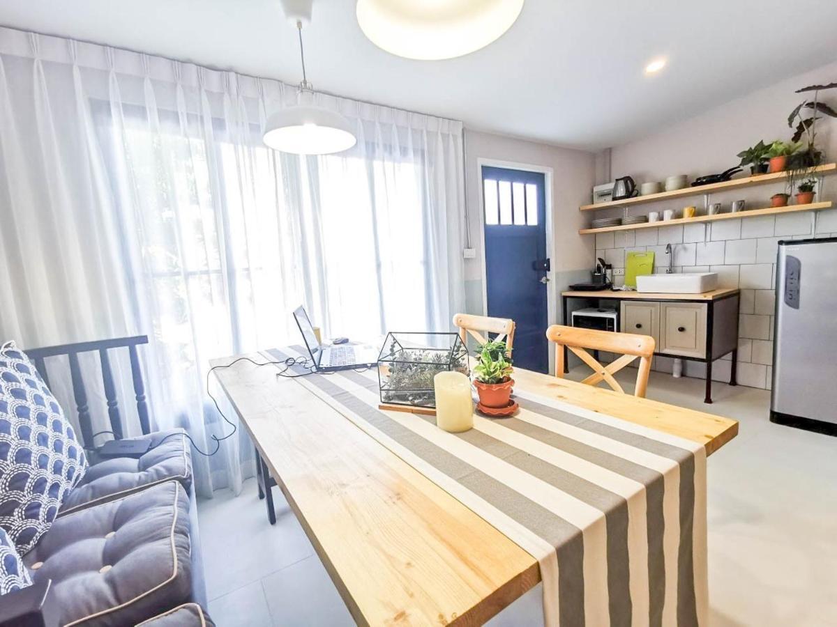 Snoozy Guesthouse Пхукет Екстер'єр фото