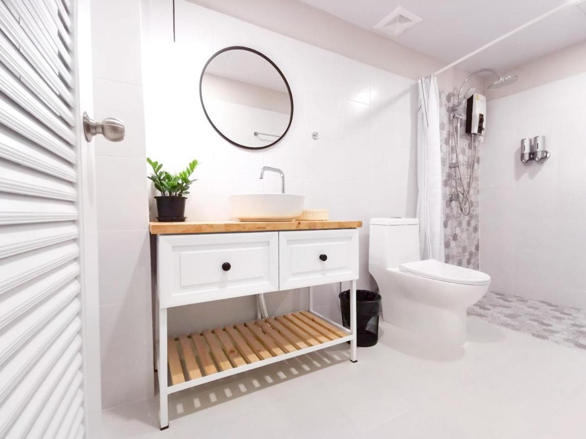 Snoozy Guesthouse Пхукет Екстер'єр фото